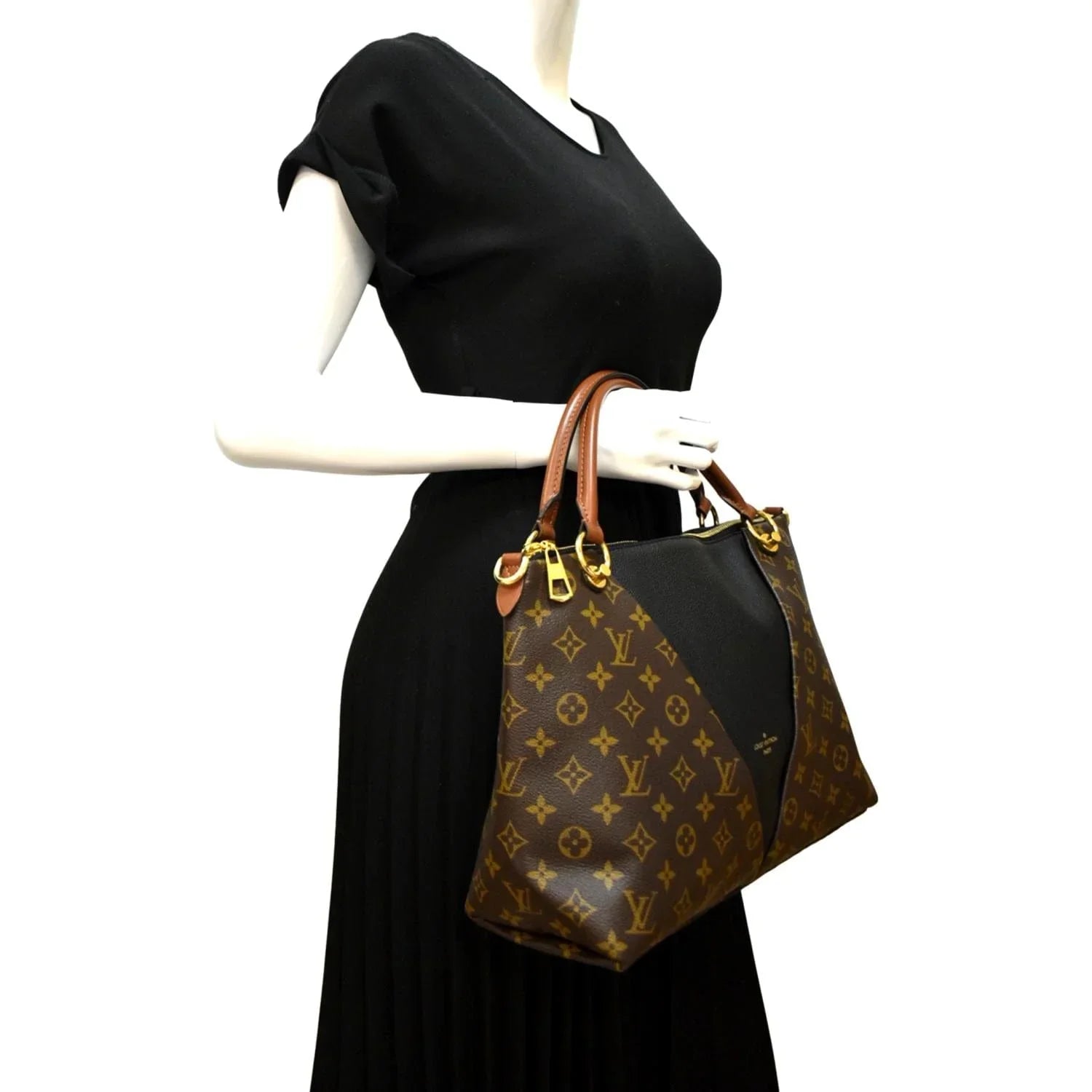 Monogram Hobo V Black Pre-owned Bag Leather