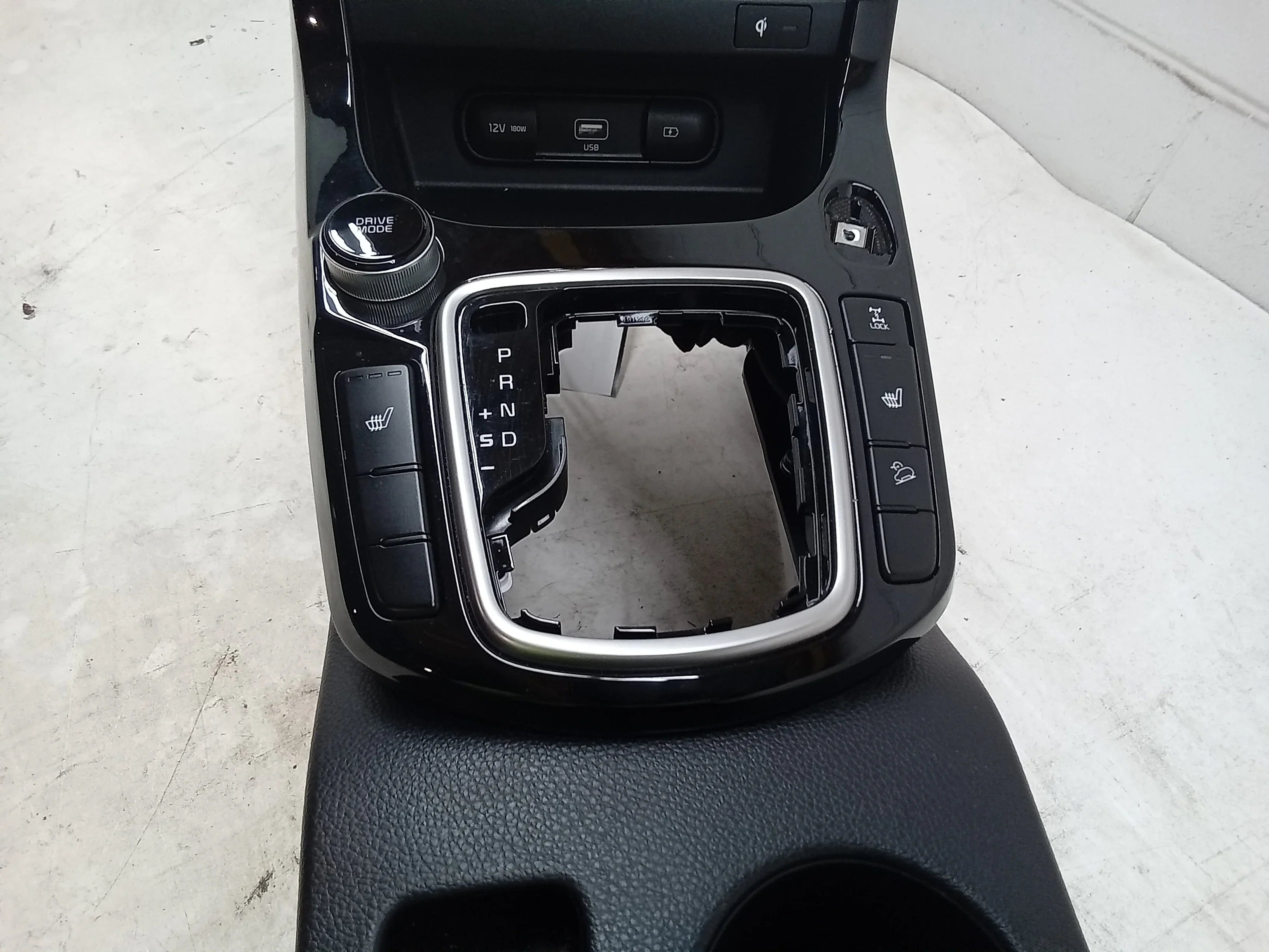 Console 21 Charger Center Pre-Owned (Good) Kia And W/ Ports Seltos Floor Phone