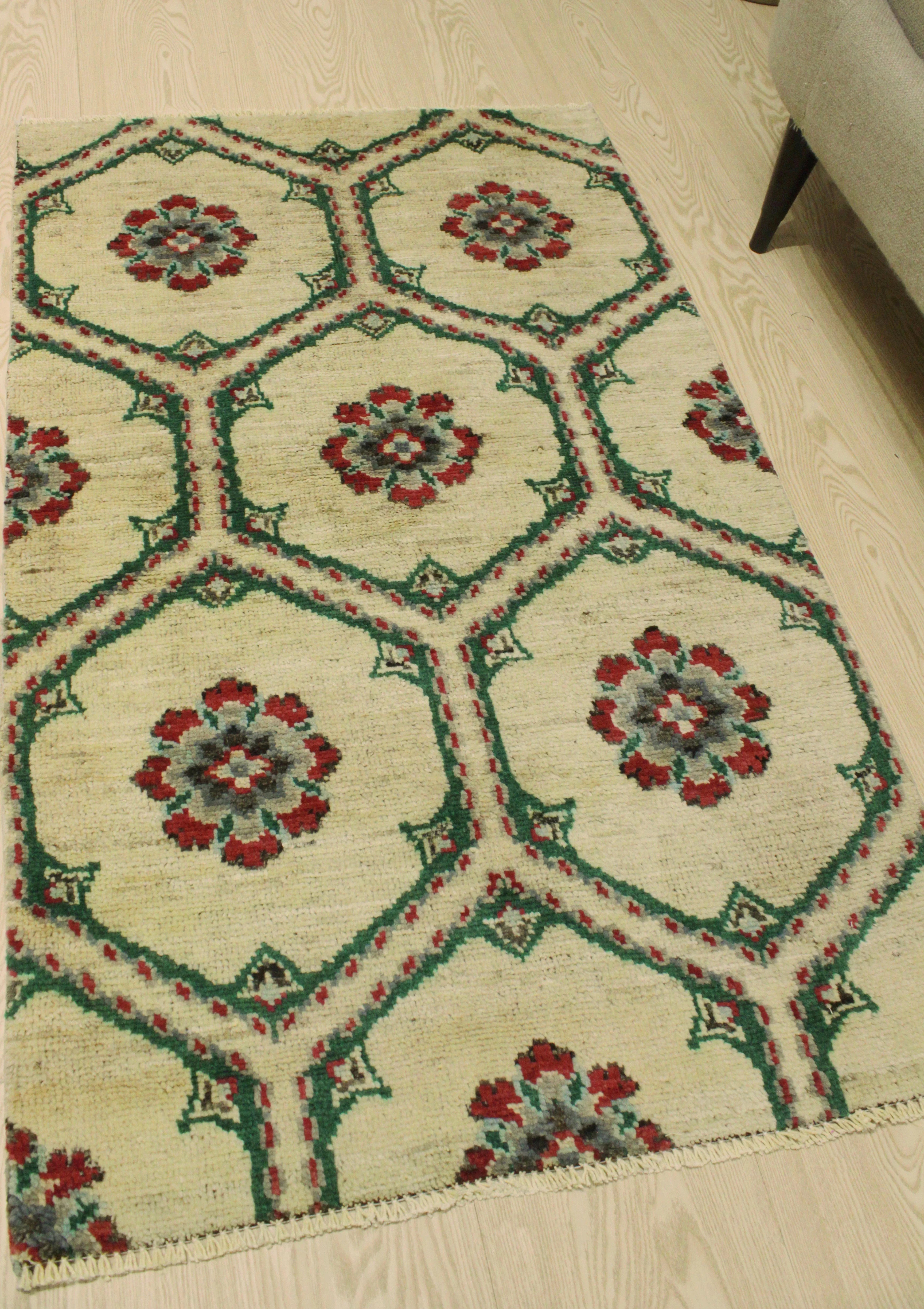 5'1" Magdalen x Aria Rug, Ivory/Green 3'0"