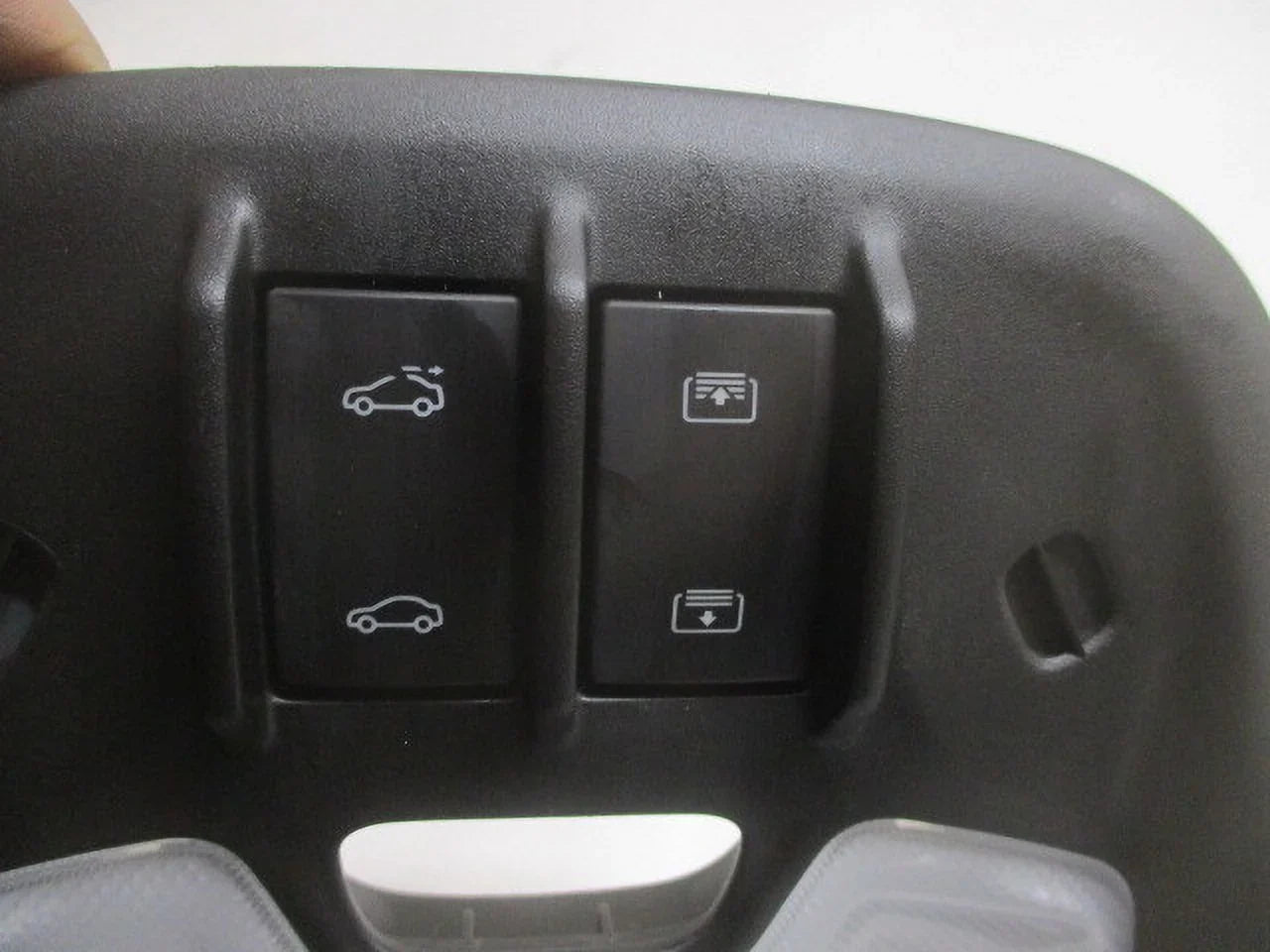 Sunroof Trailblazer Chevrolet & w/Onstar Roof 21 Pre-Owned Overhead 22 Console (Good)