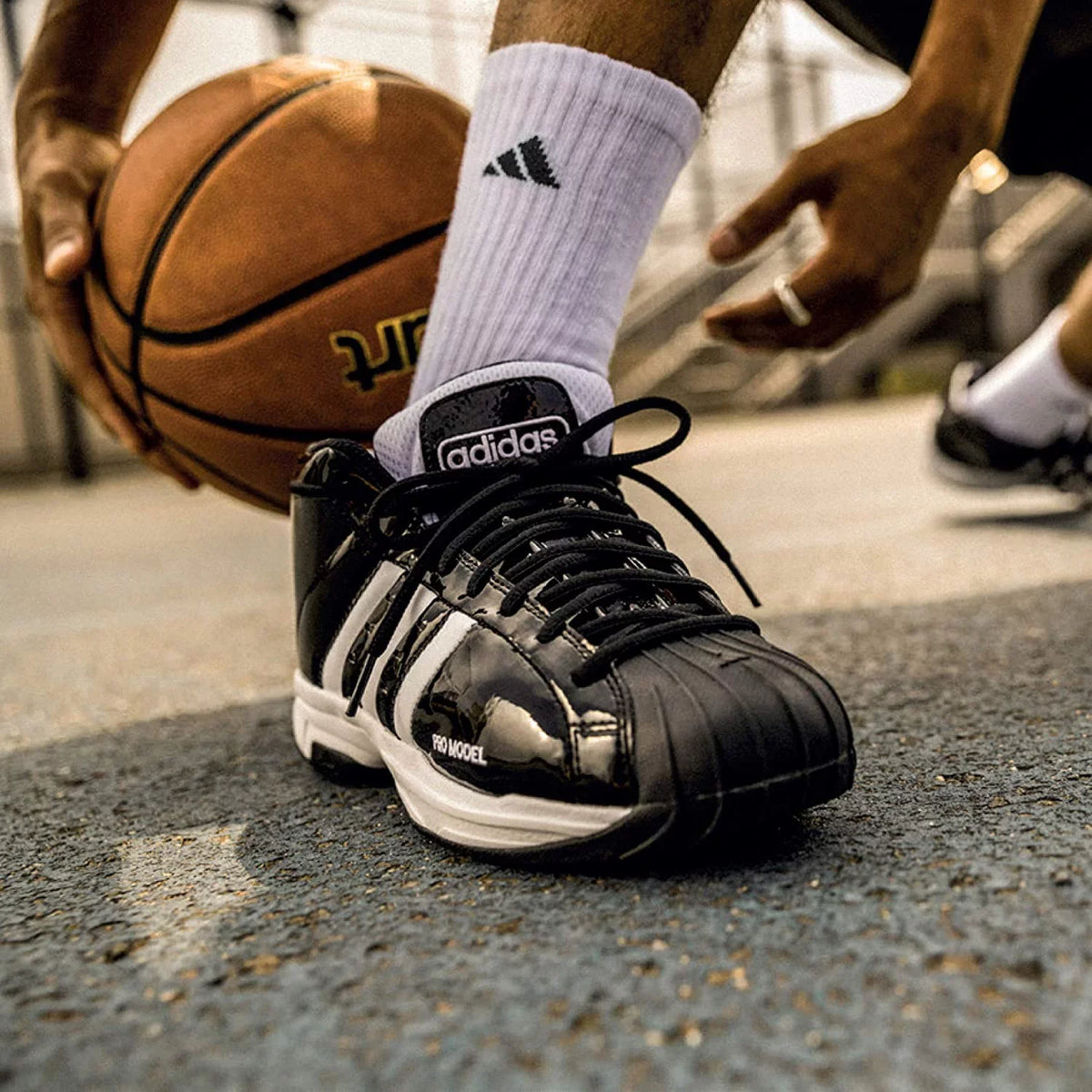 White/Black Crew Creator 365 Unisex-Adult Basketball (1-Pair) X-Large Socks
