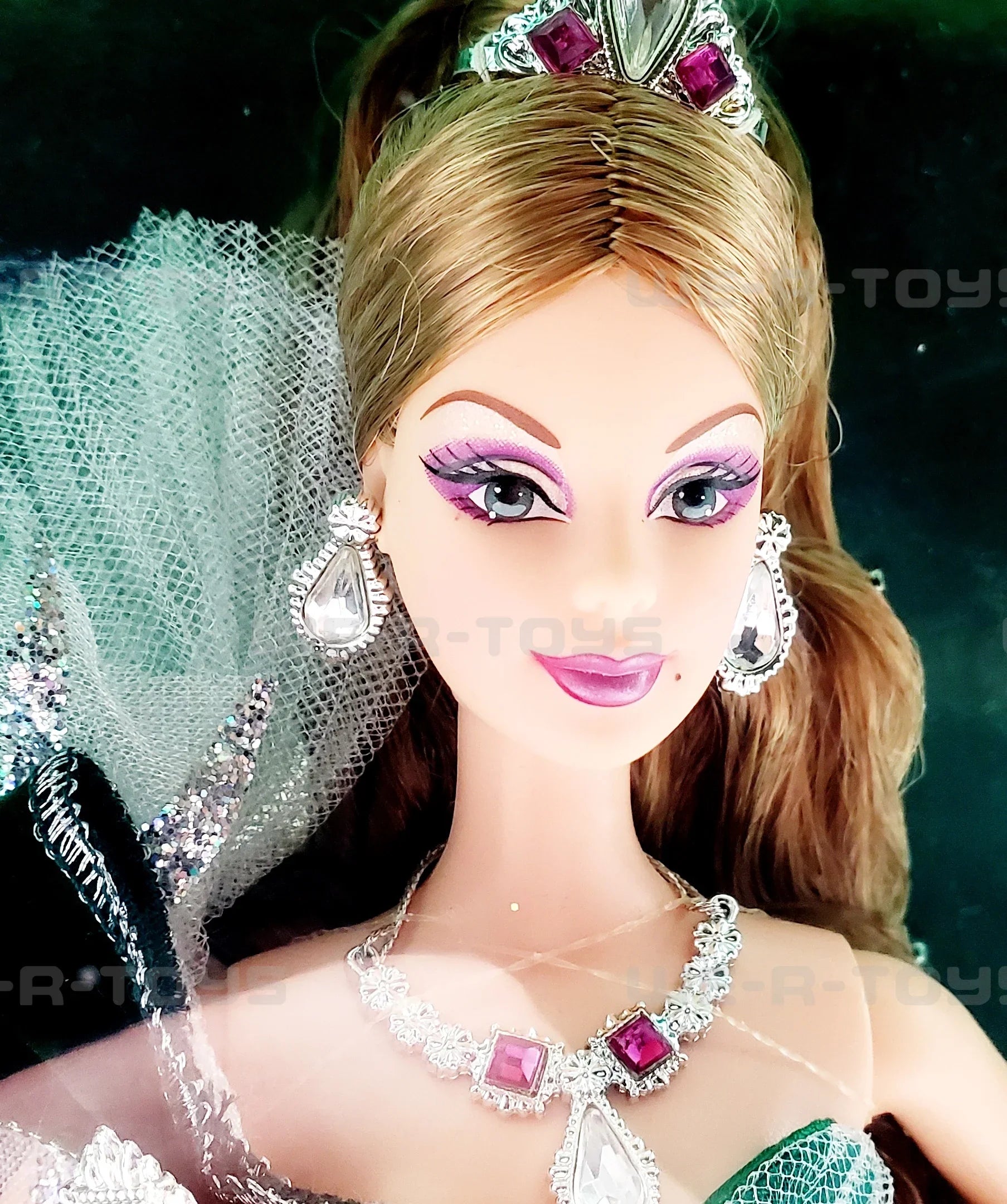 H8583 Mattel Emerald 2005 Bob Barbie by Mackie Doll Holiday