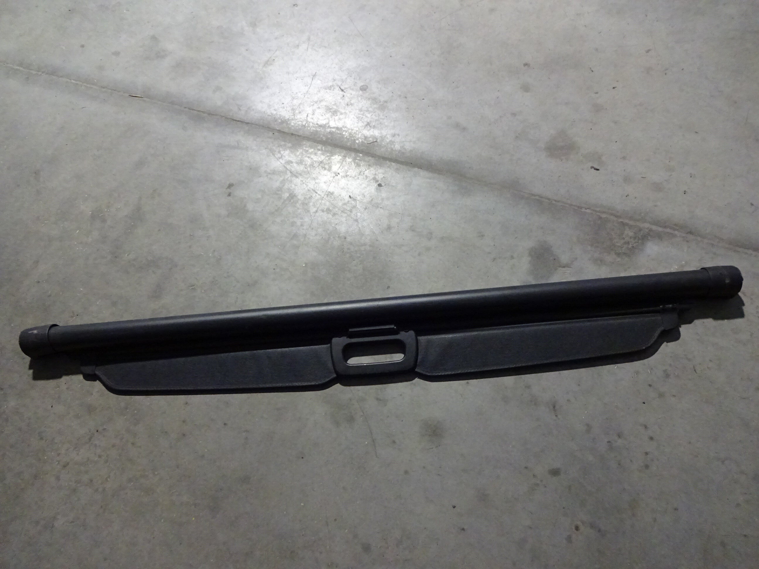 Grand Jeep Shield 2009 Black Rear Cargo Cherokee (Good) Pre-Owned