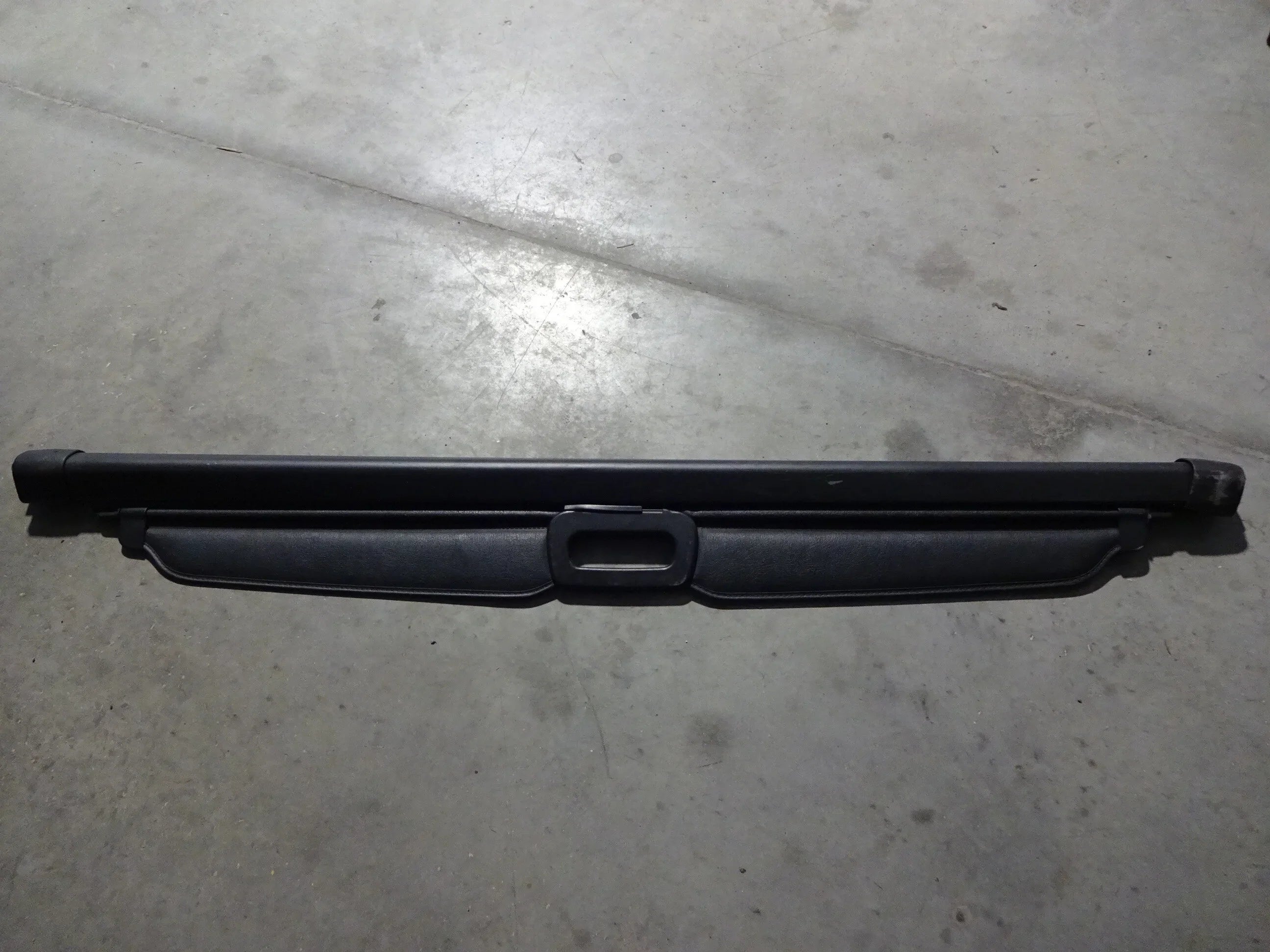 Grand Jeep Shield 2009 Black Rear Cargo Cherokee (Good) Pre-Owned