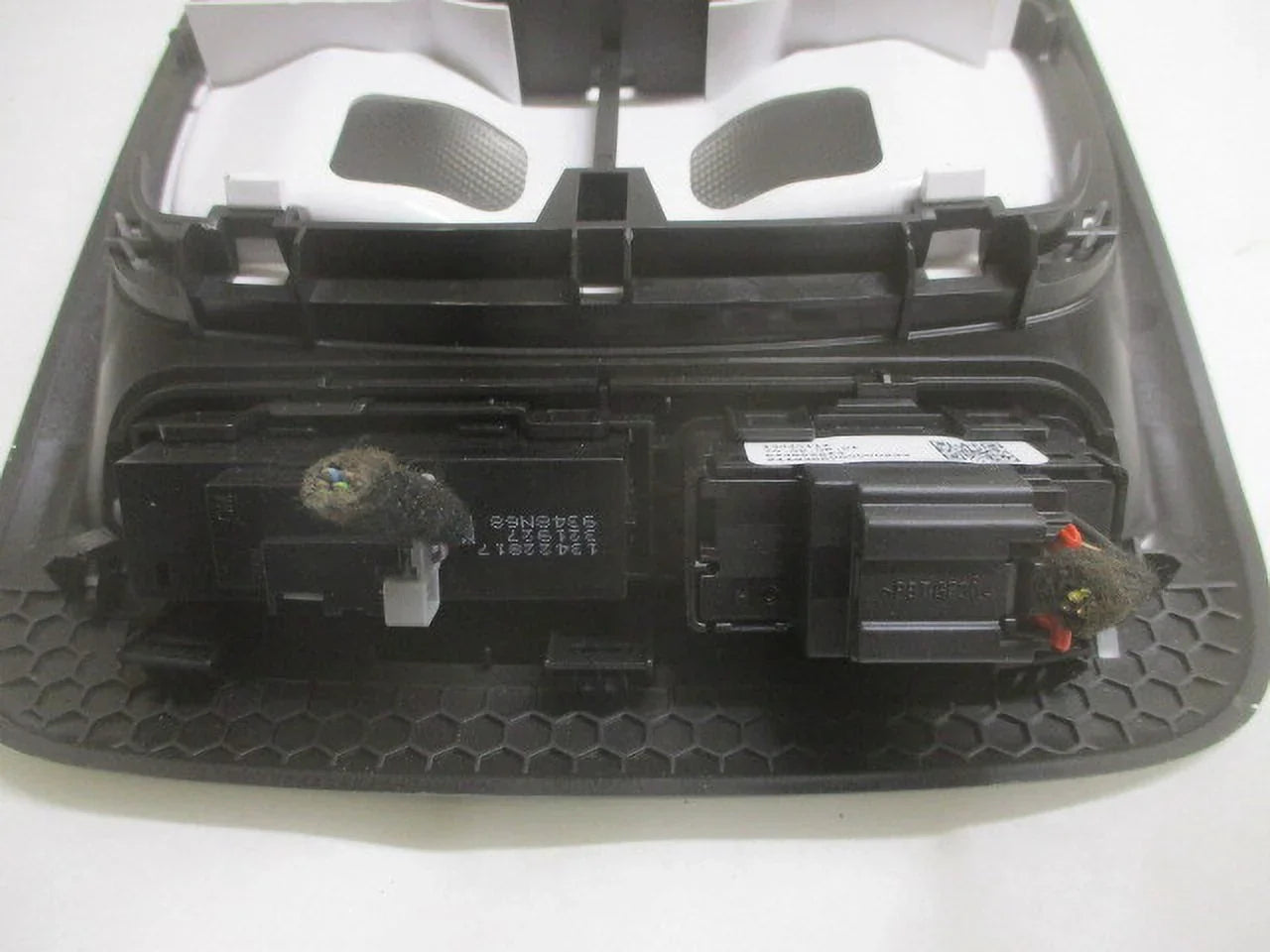 Sunroof Trailblazer Chevrolet & w/Onstar Roof 21 Pre-Owned Overhead 22 Console (Good)