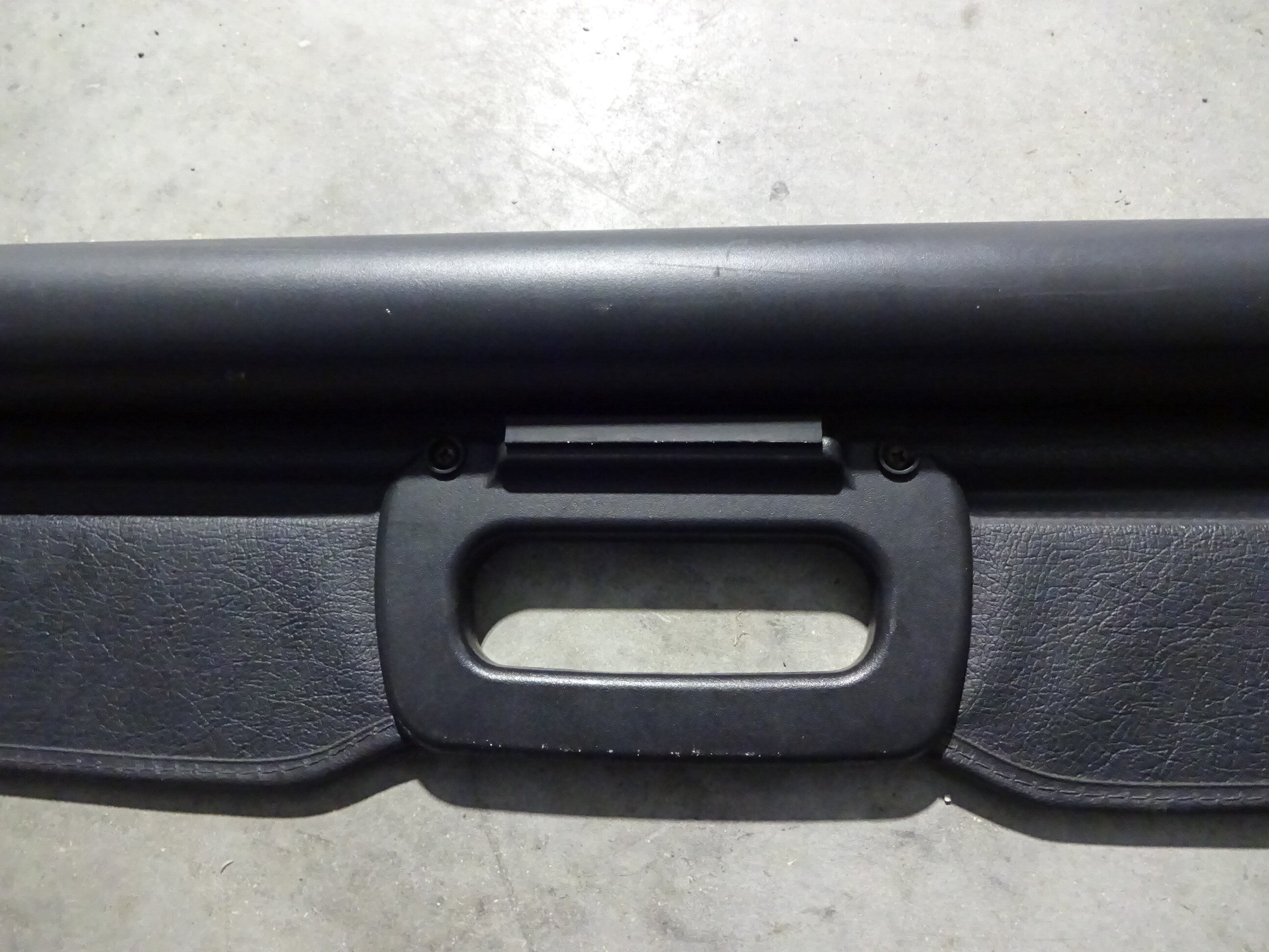 Grand Jeep Shield 2009 Black Rear Cargo Cherokee (Good) Pre-Owned