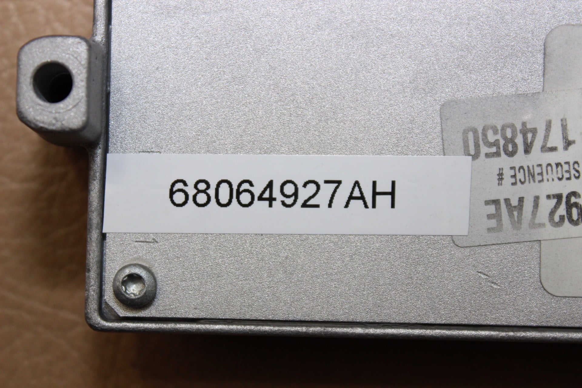 5.7L 4X2 12 1500 68064927AH